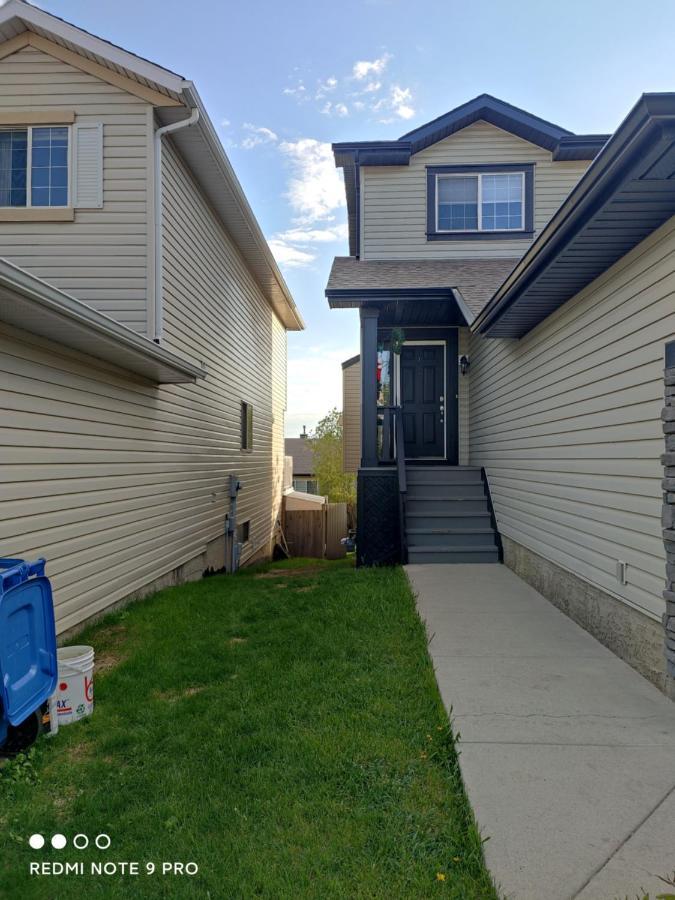 Lovely Home Calgary Exterior photo