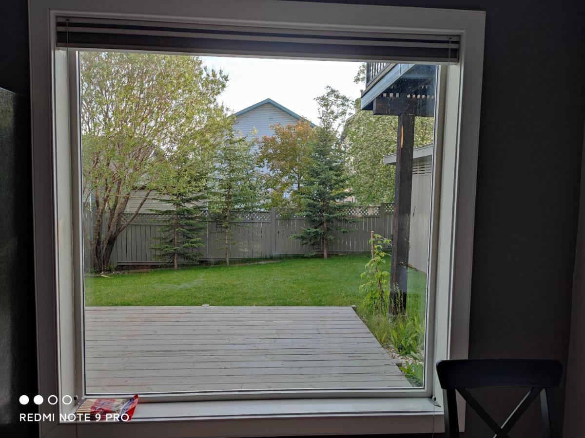 Lovely Home Calgary Exterior photo